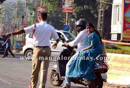  helmetless pillion-riders in Mangaluru 1